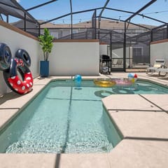 Family Stylish 4BR Pool Townhome Storey Lake