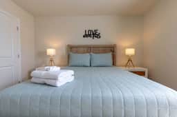 Family Friendly 5BR Home Pool, Patio & Room for 10! - Imagem 5