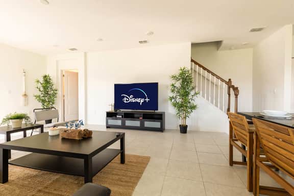 Bright Davenport Family Townhome near Disney! - Image 2
