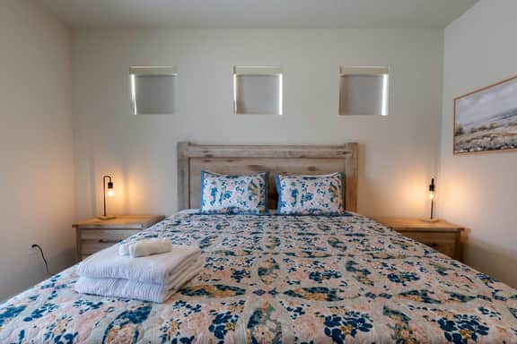Family Friendly 5BR Home Pool, Patio & Room for 10! - Imagem 4