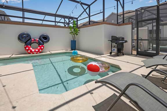 Family Stylish 4BR Pool Townhome Storey Lake - Image 2