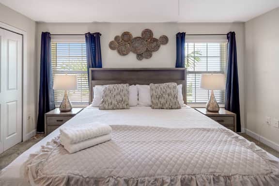 Family Stylish 4BR Pool Townhome Storey Lake - Image 3