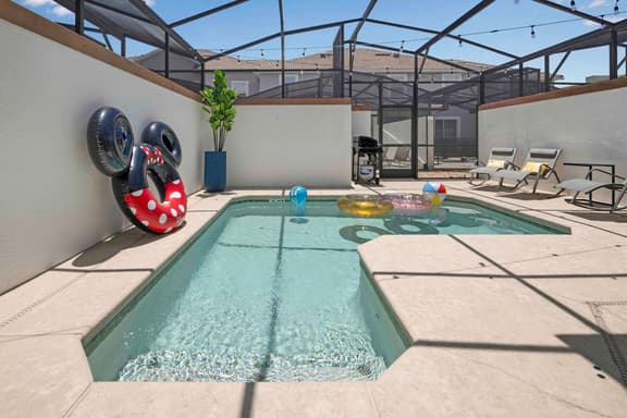 Family Stylish 4BR Pool Townhome Storey Lake - Image 1